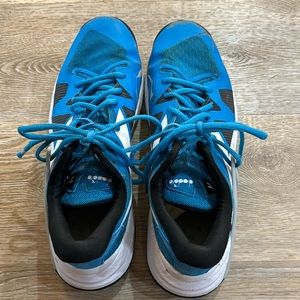 Men’s tennis shoes